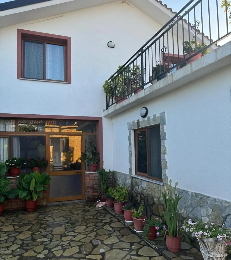 Villa Zefi Rrenc Szkodra 0*,  Albania